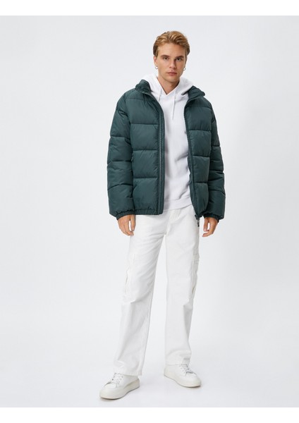 Şişme Mont Dik Yaka Fermuarlı Etiket Baskılı Cep Detaylı