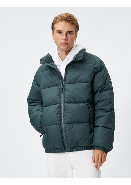 Şişme Mont Dik Yaka Fermuarlı Etiket Baskılı Cep Detaylı modelleri