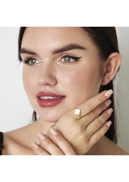 Beyaz Taşlı Yonca Yüzük fırsatları