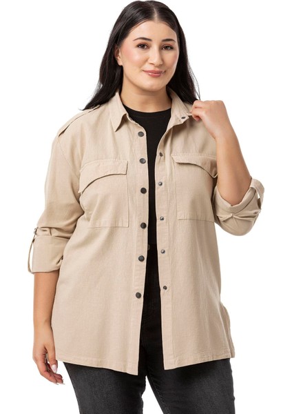 Büyük Beden Omuzdan Apoletli Katlamalı Kollu Yırtmaçlı Çıtçıtlı Bej Rengi Gömlek
