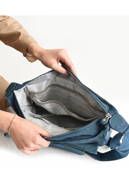 Ultra Hafif Su Geçirmez Çok Cepli Omuz Çantası Mavi (Model: 571-5D)