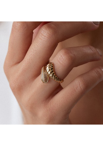 8 Ayar Altın Taşlı Sarmal Burgu Desenli Kadın Yüzük