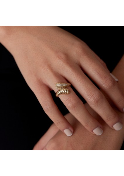 8 Ayar Altın Taşlı Sarmal Burgu Desenli Kadın Yüzük modelleri