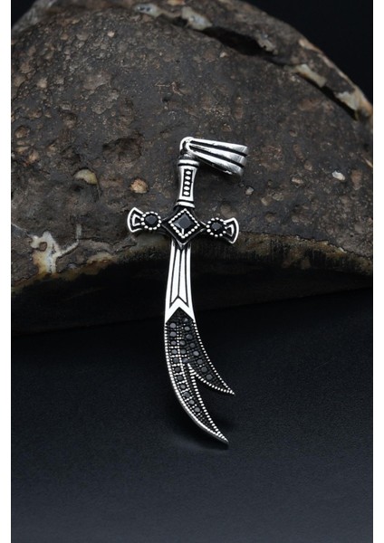Kolye Ucu 925 Ayar Gümüş Hz. Ali Zülfikar Kılıcı Siyah Zirkon Taş Süslemeli
