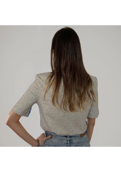 Vatkalı Gri Omzu Vatkalı Kadın T-Shirt, Pamuklu Penye fiyatları