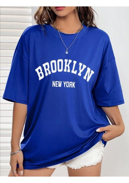Büyük Beden Kadın Saks Mavi Brooklyn Baskılı Yazlık Tarz Rahat Kalıp T-Shırt