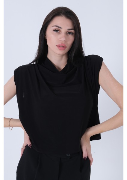 Siyah Vatkalı Sıfır Kol Bluz 4202720.01