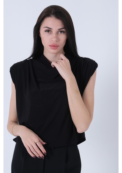 Siyah Vatkalı Sıfır Kol Bluz 4202720.01