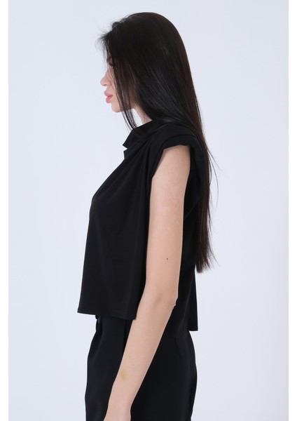 Siyah Vatkalı Sıfır Kol Bluz 4202720.01 fırsatları