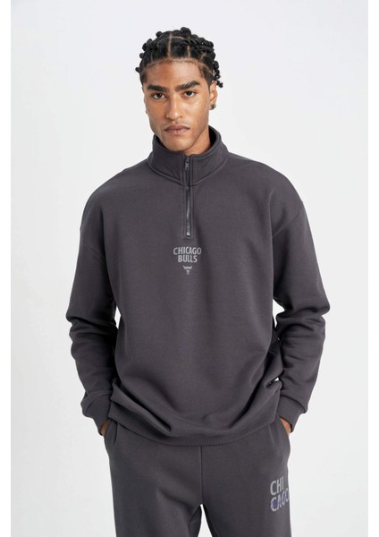 Fit ErkekKoyu Gri Lisanslı NBA Chicago Bulls Oversize Fit Dik Yaka Fermuarlı Kalın Sweatshirt C9261AX24AU
