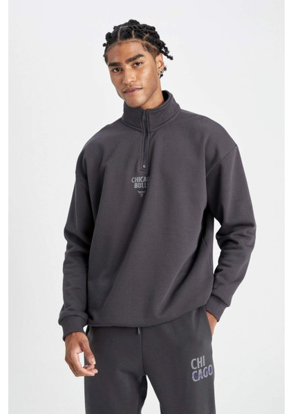 Fit ErkekKoyu Gri Lisanslı NBA Chicago Bulls Oversize Fit Dik Yaka Fermuarlı Kalın Sweatshirt C9261AX24AU fırsatları