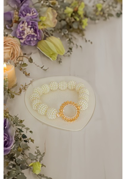 Çeyrek Altın Uyumlu Bileklik, Çeyrekli Bileklik, Incili Çeyrekli Bileklik, Çelik Çeyrekli Bileklik, Çeyrek Altın Çerçeveli Bileklik, Çeyrek Altın Takılan Inci Bilekli modelleri