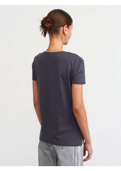 V Yaka Basic Tshirt