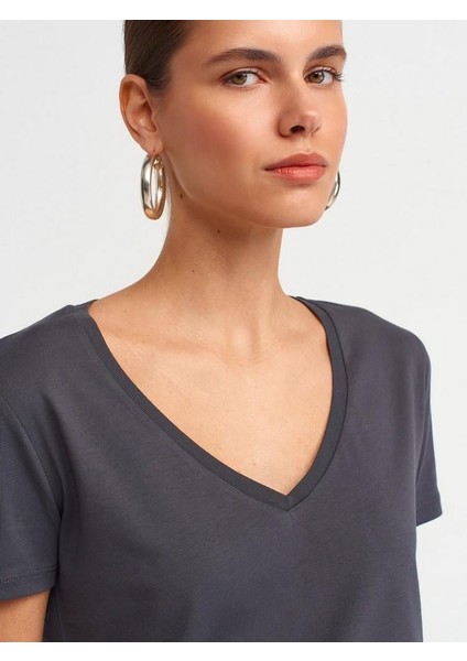 V Yaka Basic Tshirt
