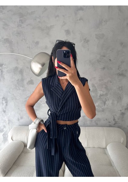 Amoricgiyim Kadın Örme Krep Kumaş Çizgi Desenli Kuşak Detaylı Ceket ve Pantolon Takım