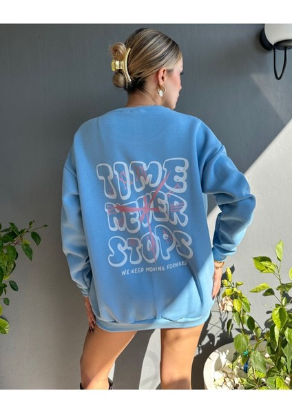 Bebe Mavisi Time Never Stops Baskılı Oversize Bisiklet Yaka Kadın Sweatshirt. B