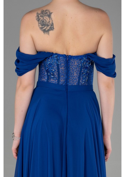 Işlemeli Kayık Yaka Yırtmaçlı Uzun Şifon Abiye ABU3310 fırsatları