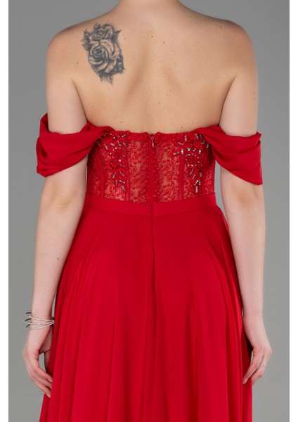 Işlemeli Kayık Yaka Yırtmaçlı Uzun Şifon Abiye ABU3310 fırsatları