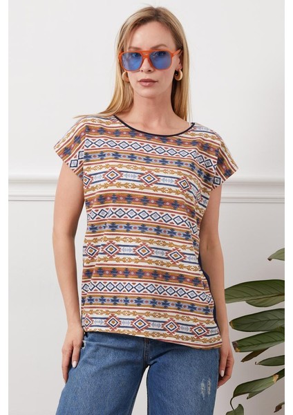 Sıfır Yaka Desenli T-Shirt fırsatları