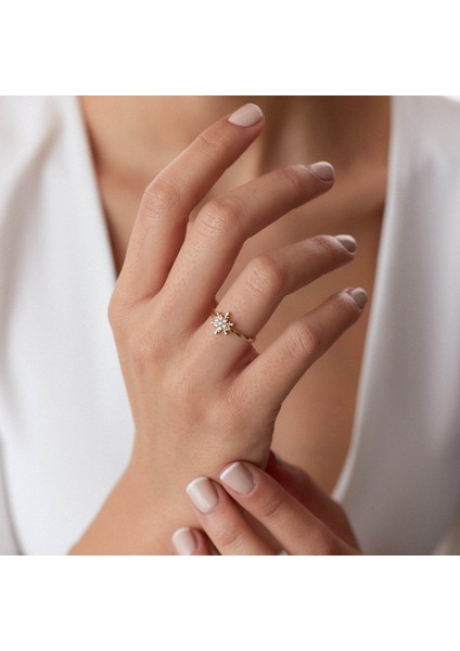 8 Ayar Altın Taşlı Kar Tanesi Yüzük modelleri