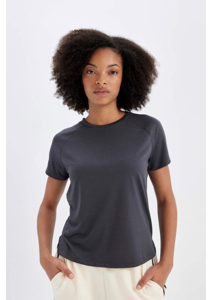 DeFactoFit Crop Bisiklet Yaka Sporcu Modal Kısa Kollu Tişört D1280AX24HS