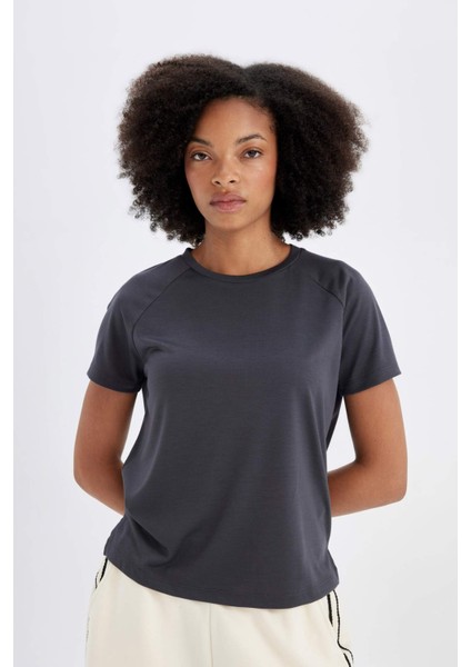 DeFactoFit Crop Bisiklet Yaka Sporcu Modal Kısa Kollu Tişört D1280AX24HS