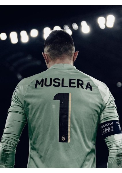 Fernando Muslera Ikonik Duvar Poster 30X42 cm Çerçevesiz