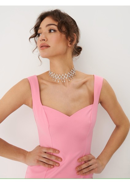 Kadın Elbise Arkadan Fermuarlı Askılı Vücut Hatlarını Toplayıcı Esnek Sandy Kumaş Yırtmaçlı Model modelleri