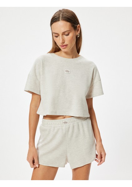 Dokulu Crop Pijama Üstü Kısa Kollu Bisiklet Yaka Rahat Kalıp modelleri