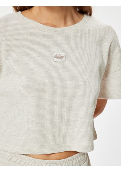 Dokulu Crop Pijama Üstü Kısa Kollu Bisiklet Yaka Rahat Kalıp fırsatları