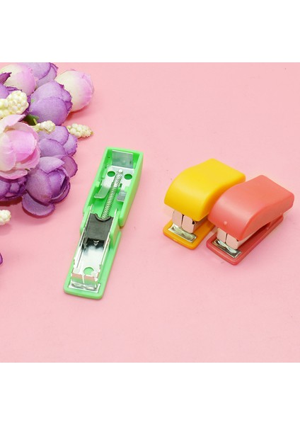 1 Kutu Stili Mini Küçük Taşınabilir Zımba Ofis Zımba Öğrenci Hediye Zımbalama Makinesi Grampeador Kırtasiye Ofis Aksesuarları Okul Malzemeleri (Yurt Dışından) modelleri