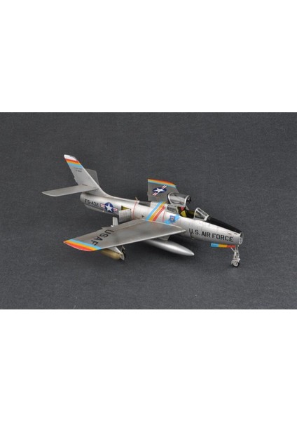 Hobbyboss 81726 1/48 F-84F Thunderstreak Savaş Uçağı Demonte Plastik Maketi