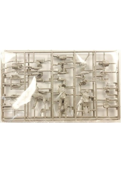 6556S 1/35 Direnişçi Figürleri Demonte Plastik Maketi