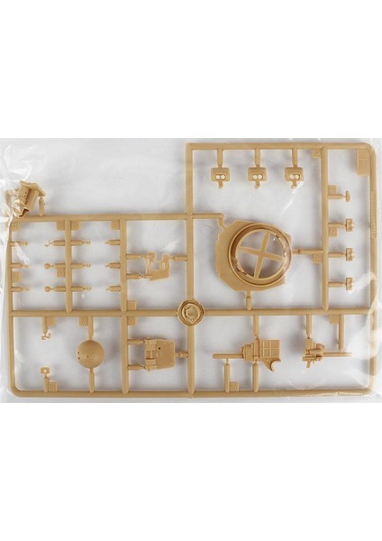 Hobbyboss 83806 1/35 Fransız R-35 Hafif Piyade Tankı Demonte Plastik Maketi
