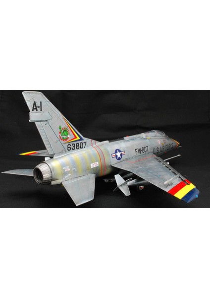 02840 1/48 F-100F Super Sabre Savaş Uçağı Demonte Plastik Maketi