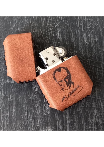 Nikura Craft Nikuracraft Atatürk Figürlü Kişiye Özel Benzinli Çakmak El Yapımı Deri Çakmak Hakiki Deri Zippo Tarzı Çakmak