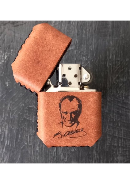 Nikura Craft Nikuracraft Atatürk Figürlü Kişiye Özel Benzinli Çakmak El Yapımı Deri Çakmak Hakiki Deri Zippo Tarzı Çakmak