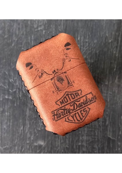 Nikura Craft Nikuracraft Kişiye Özel Benzinli Çakmak Deri Çakmak Hakiki Deri Çakmak Motorcu Figürlü Deri Zippo Tarzı Çakmak