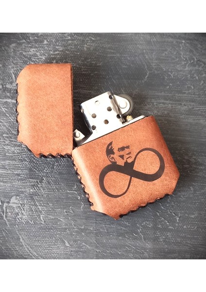 Nikura Craft Nikuracraft Kişiye Özel Çakmak Benzinli Çakmak Hakiki Deri Kılıflı Zippo Tarzı Çakmak Atatürk Desenli Çakmak