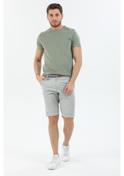 Erkek Gri Çizgili Pamuklu Kemer Hediyeli Yandan Cepli Relaxed Fit Kapri Şort modelleri