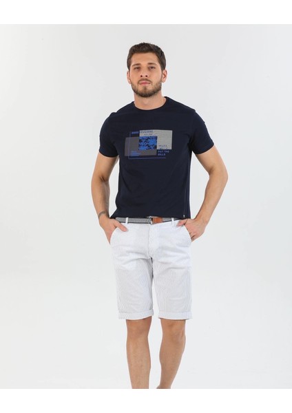 Erkek Beyaz Çizgili Pamuklu Kemer Hediyeli Yandan Cepli Relaxed Fit Kapri Şort fiyatları