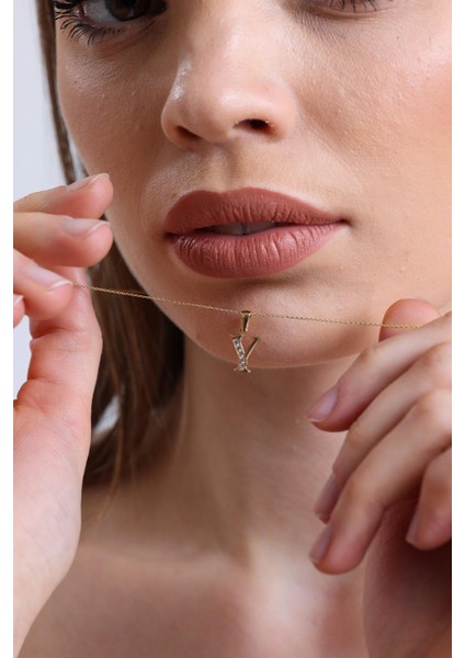 Altın Taşlı Y Harfi Kolye