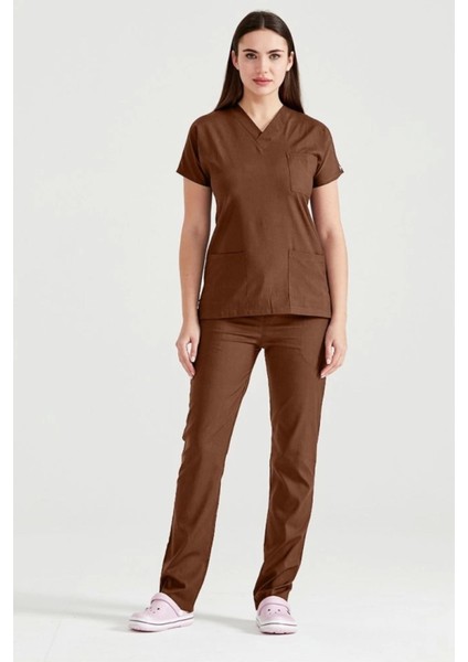 Kahverengi Tek Renkli Likralı Kumaş Cerrahi Takım V Yaka Forma