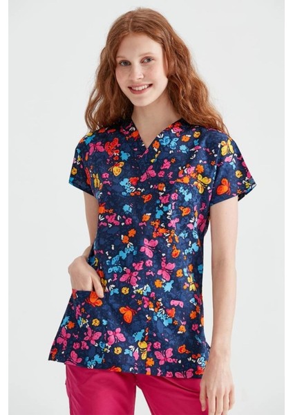V Yaka Cerrahi Forma Lacivert Kelebek Deseniyle 7 Beden Seçeneği Sunuyor modelleri