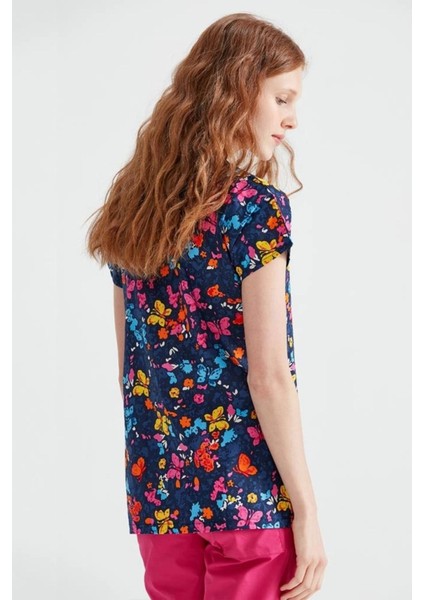 V Yaka Cerrahi Forma Lacivert Kelebek Deseniyle 7 Beden Seçeneği Sunuyor fırsatları