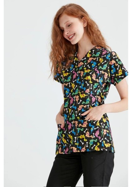 V Yaka Dinazor Desenli Cerrahi Forma Doktor ve Hemşireler İçin 7 Beden Seçenekli fırsatları