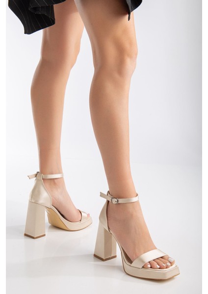 Matilda Krem Saten Platformlu Açık Burunlu Kalın Topuklu Ayakkabı fırsatları