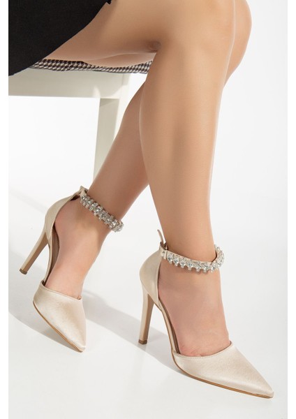 Simon Bej Saten Taş Detaylı Sivri Kadın Topuklu Ayakkabı