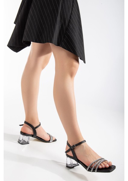 Gerdh Siyah Taşlı Cilt Alçak Topuklu Ayakkabı fırsatları