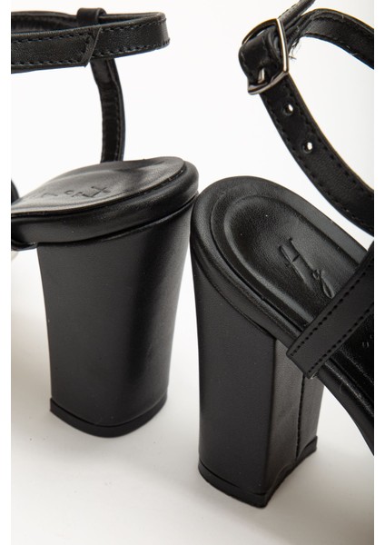 Entela Topuklu Siyah Cilt Küt Burunlu Kadın Ayakkabı modelleri